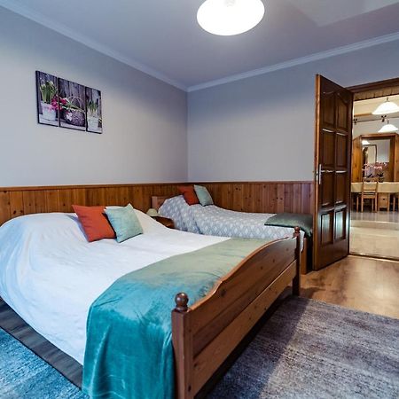 Estike Apartman Дьюла Экстерьер фото