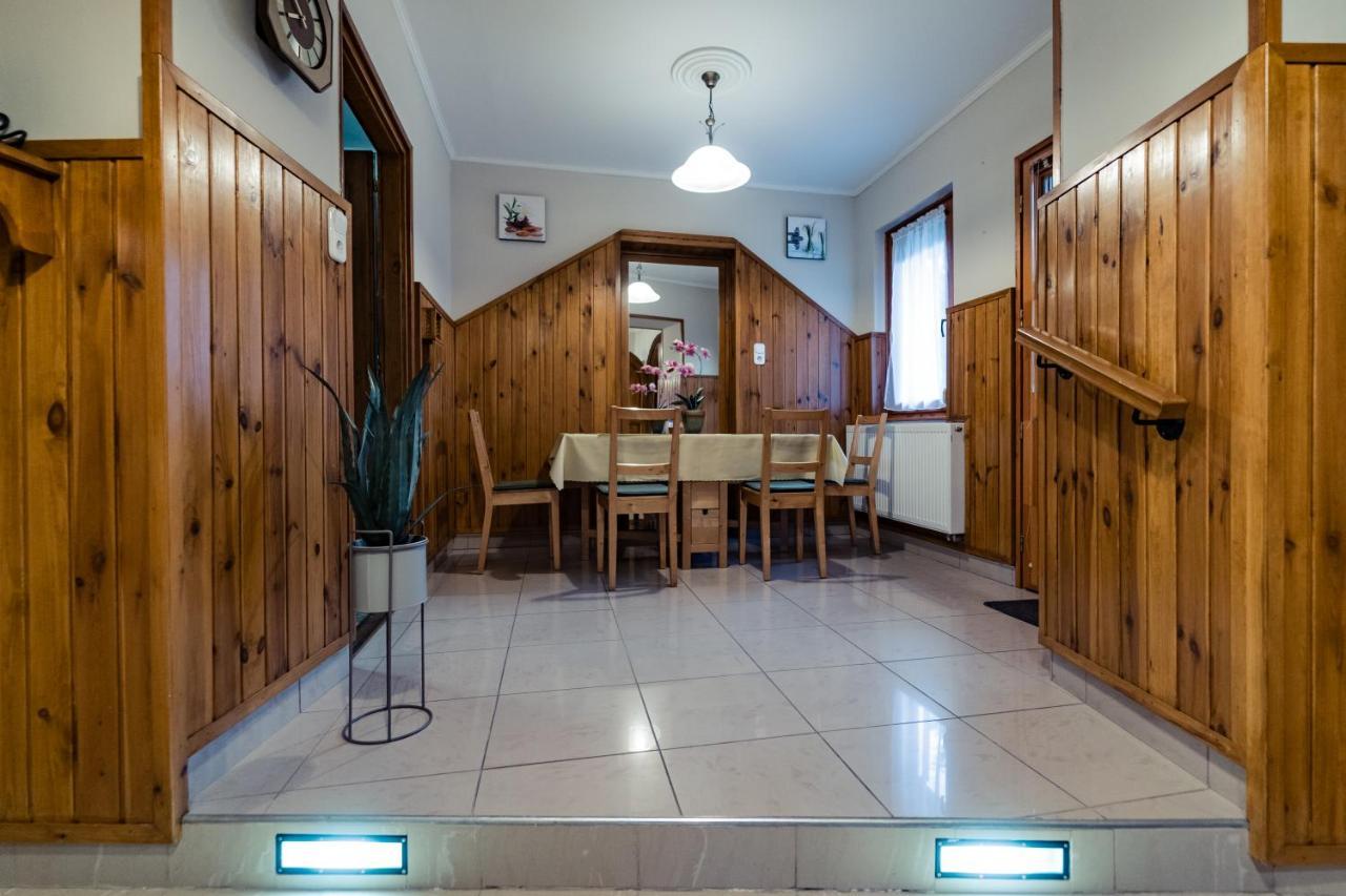 Estike Apartman Дьюла Экстерьер фото