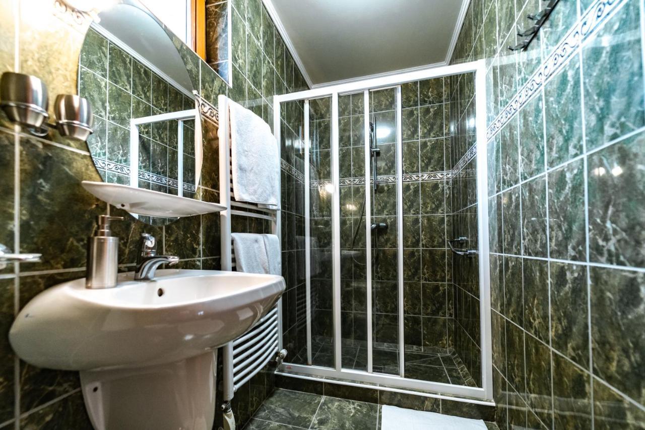 Estike Apartman Дьюла Экстерьер фото