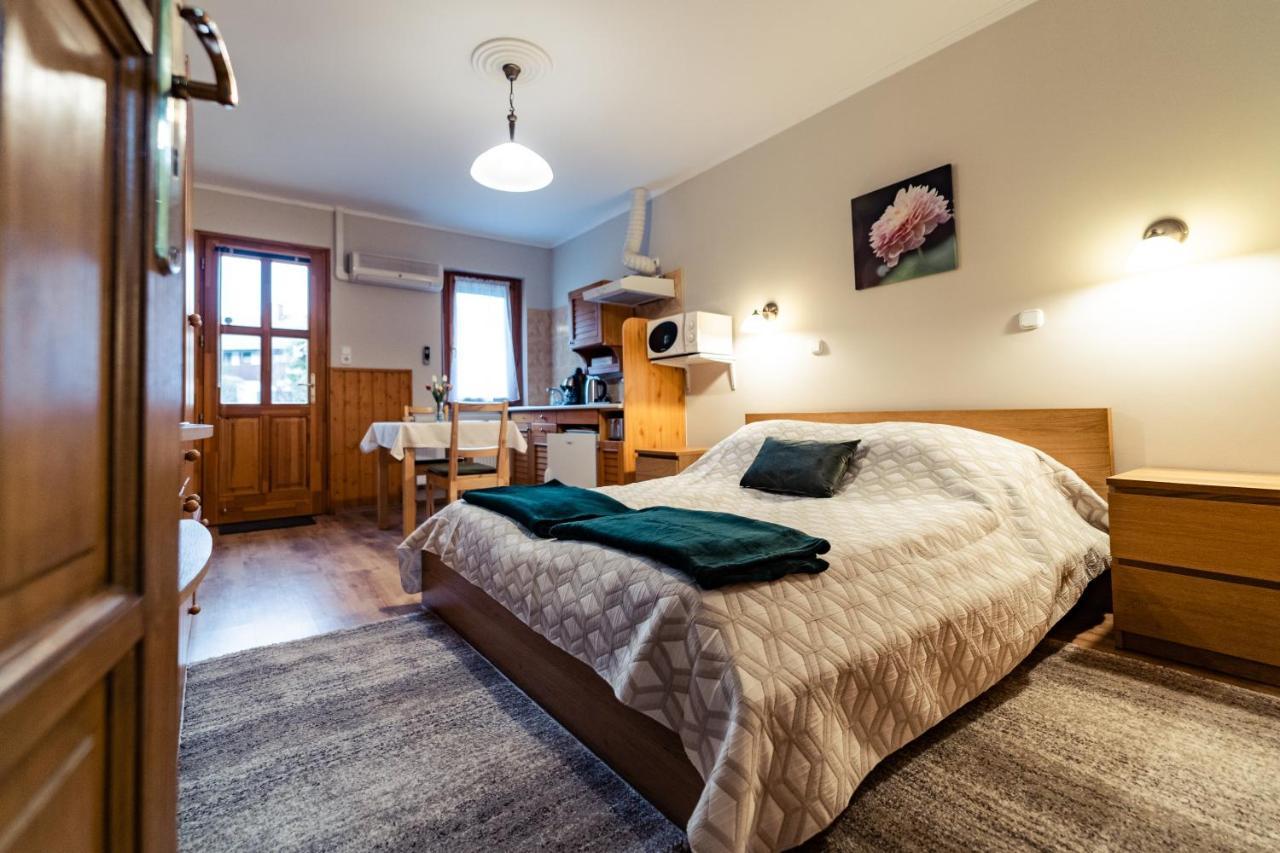 Estike Apartman Дьюла Экстерьер фото