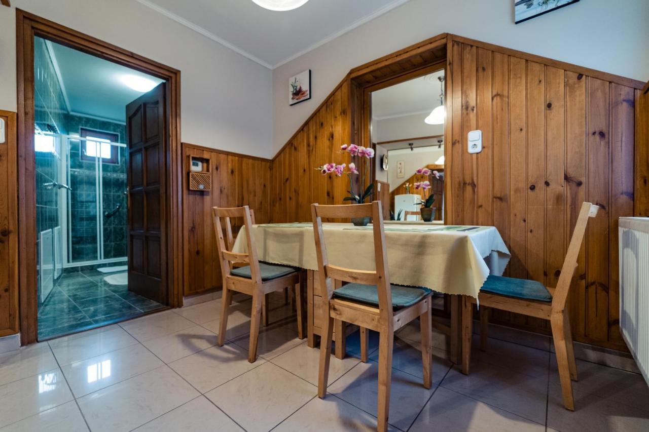 Estike Apartman Дьюла Экстерьер фото