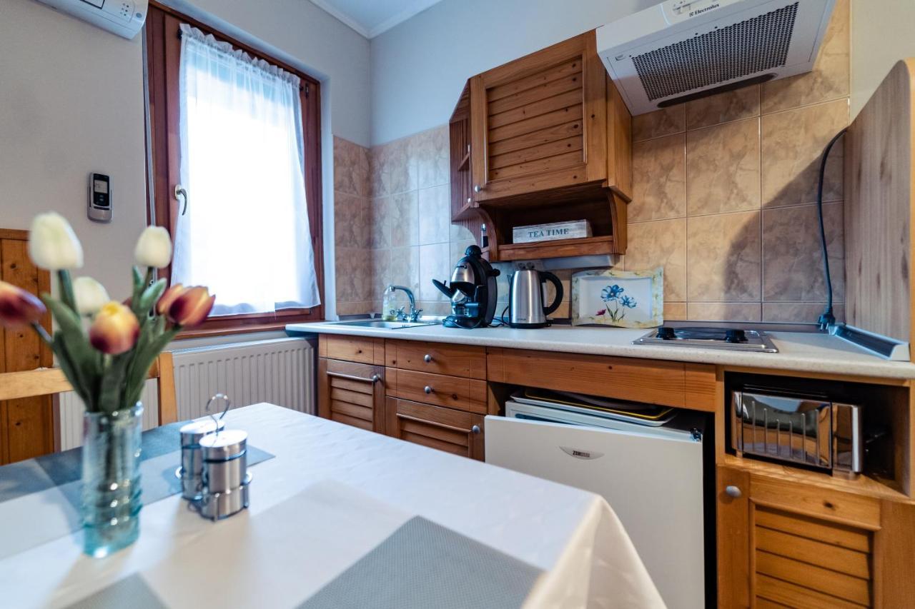 Estike Apartman Дьюла Экстерьер фото